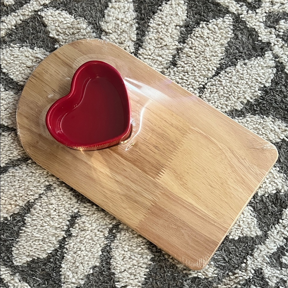 Target Bullseye’s Playground Valentine’s Day wood tray w/ heart bowl NEW!